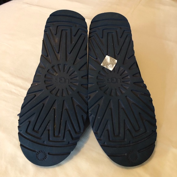 UGG Men’s Neumel Suede Chukka Boots - Picture 9 of 16